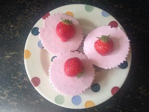 Keto aardbeien-kwarktaartjes