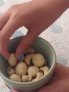 Op een keto dieet kan je ook macadamia noten eten.
