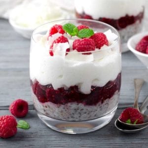 Chia frambozenpudding met slagroom