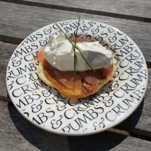 Blini met roomkaas en gerookte zalm