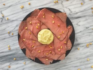 rosbiefschotel met artisjokdip